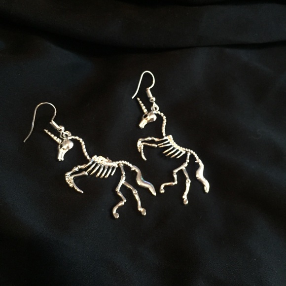🦄 Awesome Unicorn skeleton drop earrings 💀 - Picture 3 of 12